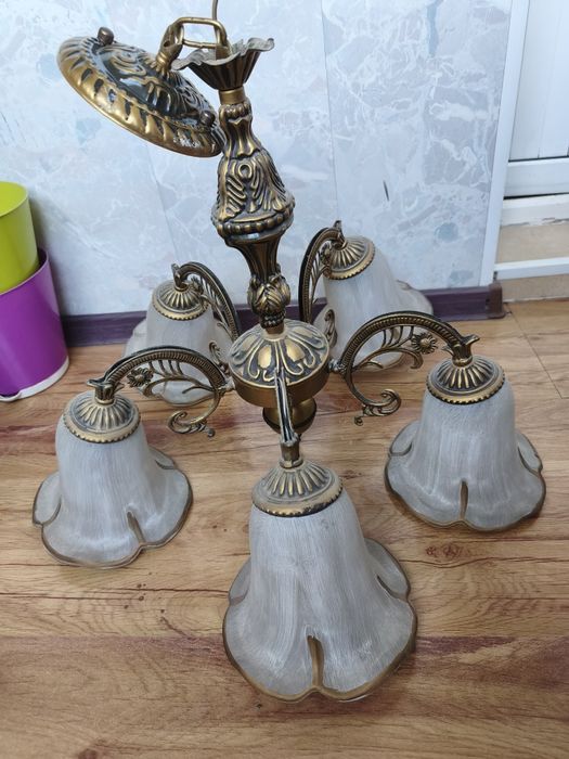 Продам  красивую люстру