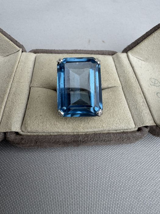 Inel din argint si topaz