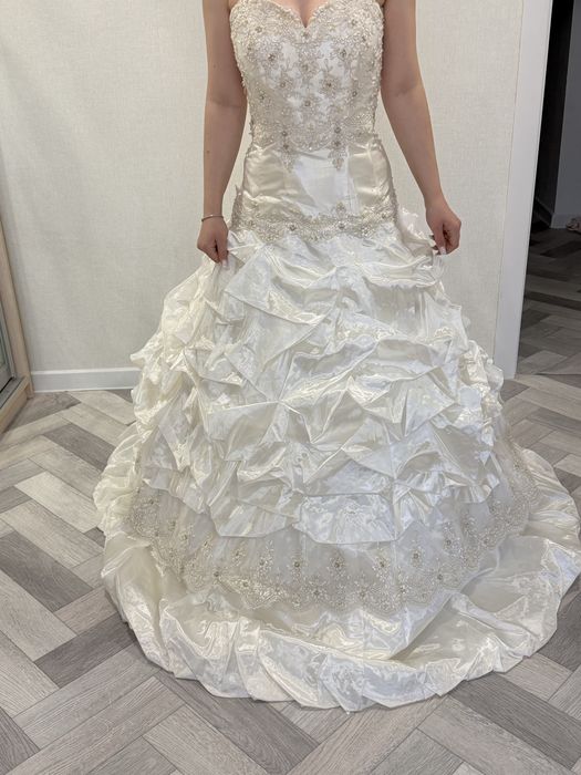 Платье свадебное