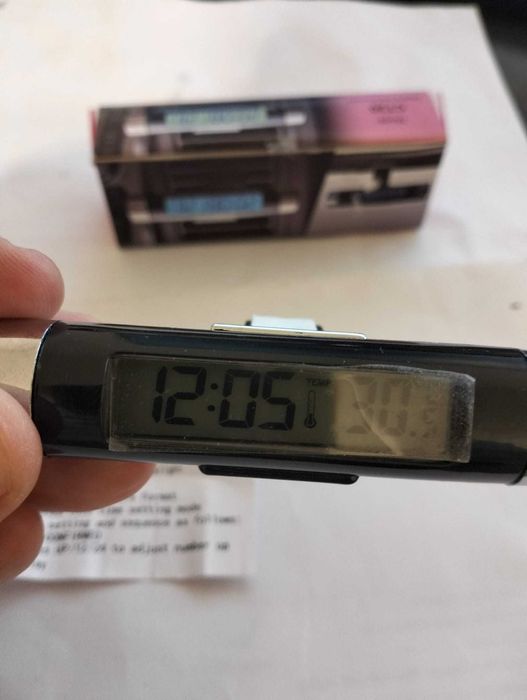 Ceas digital auto cu termometru – ecran LCD, iluminare LED