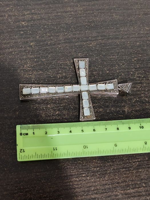 Cruce victoriana din argint și sidef
