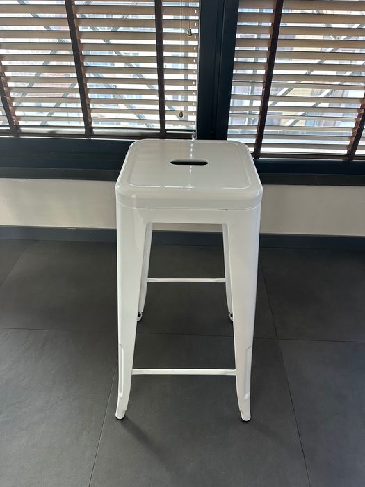 Бял метален бар стол с 2г гаранция и доставка до еконт