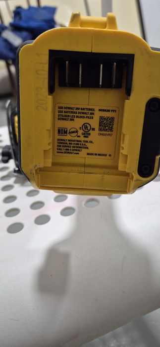Дисковая пила Dewalt DCS438