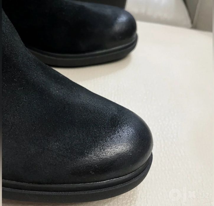 Женские водонепроницаемые, замшевые ботинки UGG.