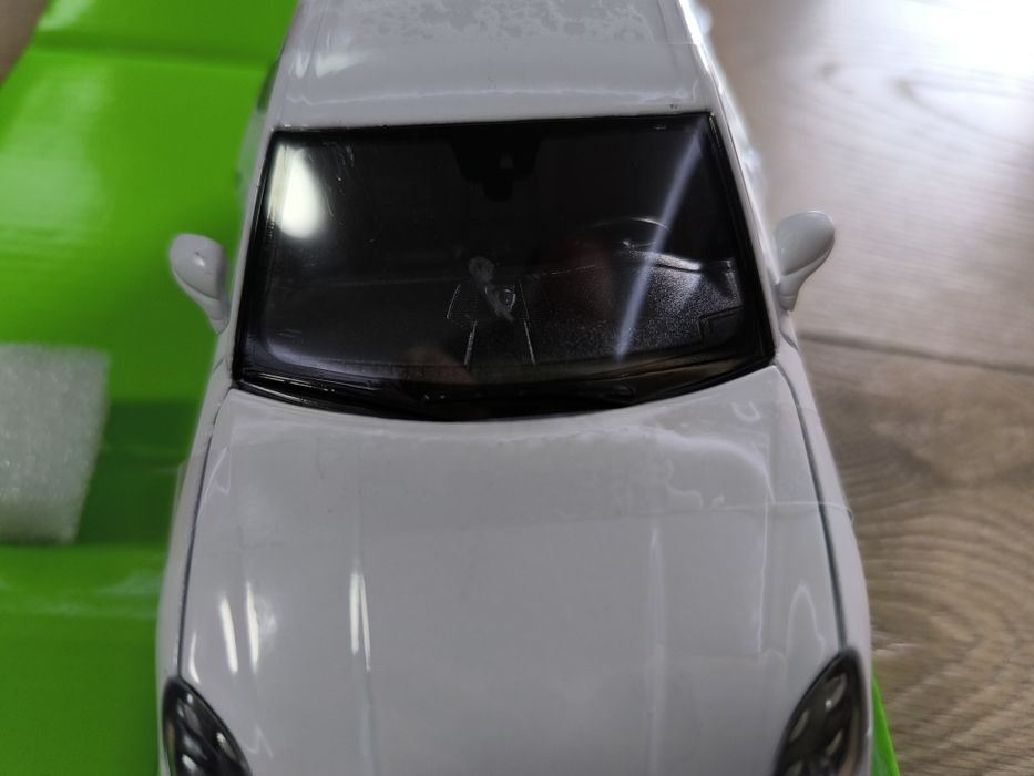 Метални коли в мащаб 1:24