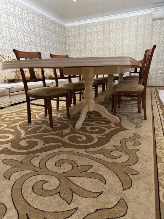 Продается стол вместе со стульями