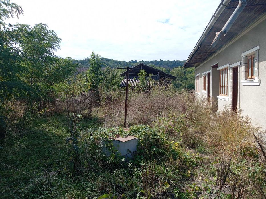 Casa de vânzare și teren