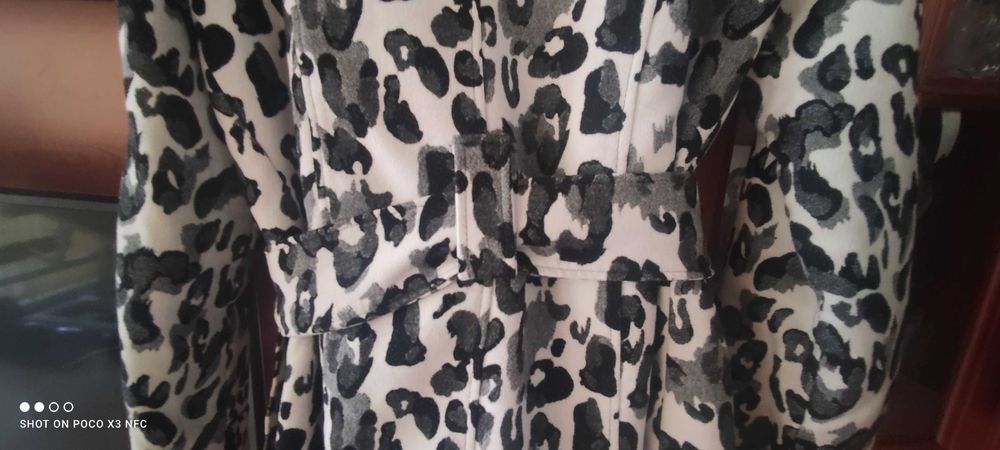 Дамско палто с тигров принт - 17.00 лв.