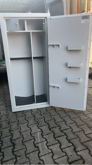 Dulap arme . Rastel . Seif arme !