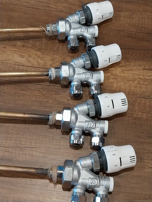 Кран с термоглава CALEFFI 4 броя, долно подаване и връщане.