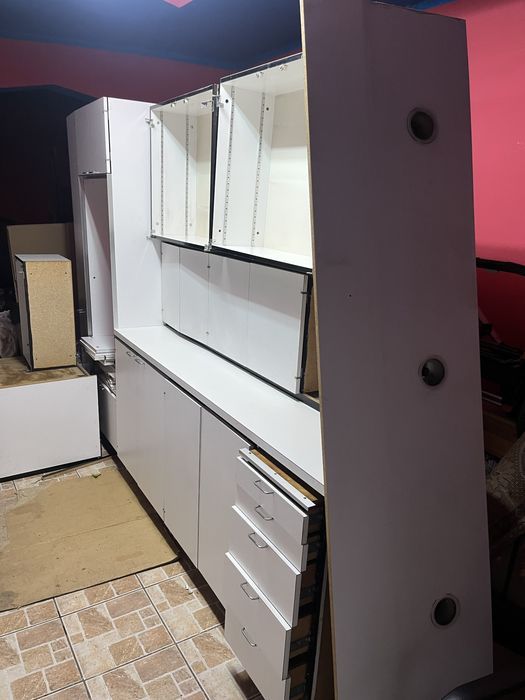 Vand mobila de bucatarie
