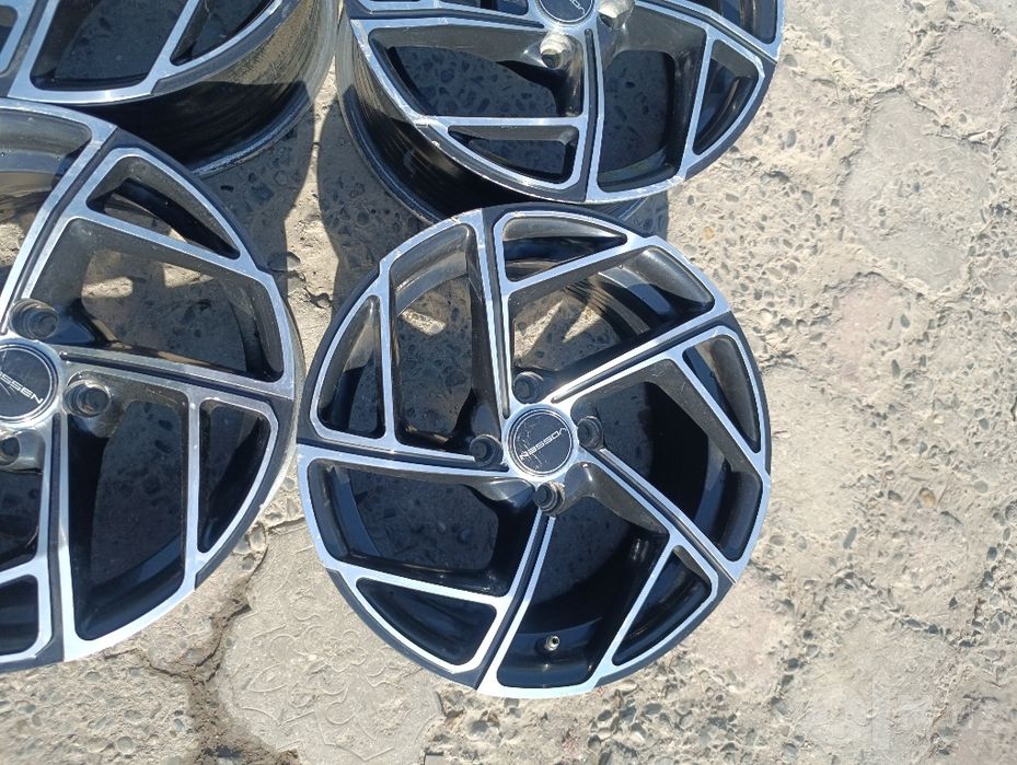 15 vossen deska sotiladi 4/100