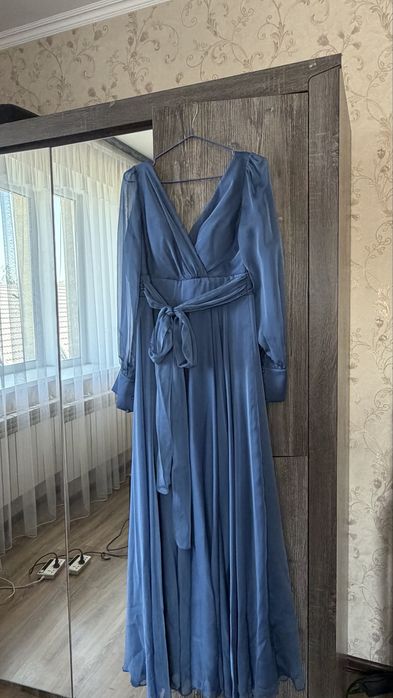 Продам вечернее платье 42-44 размер