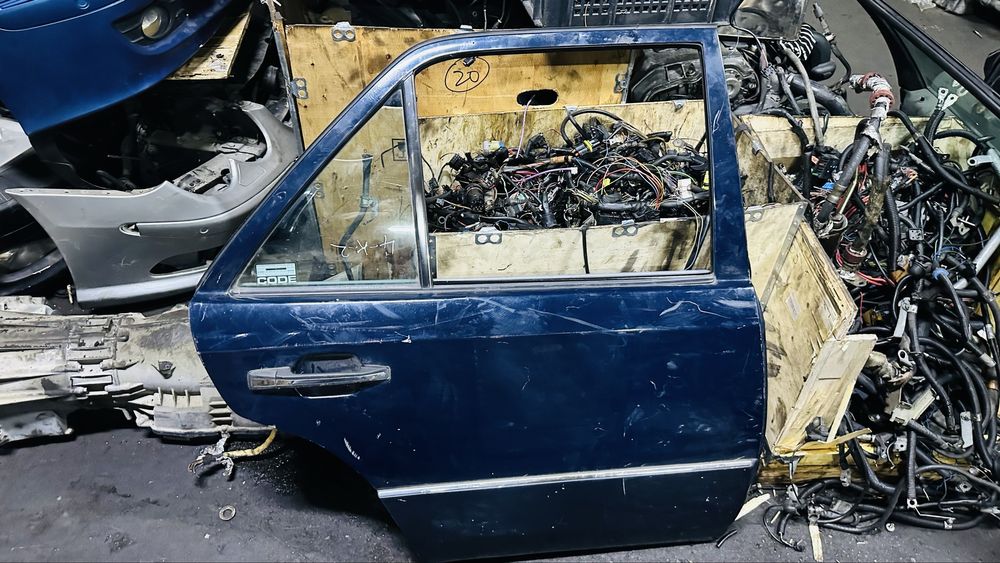 W124 передний правый задний правый дверь авторазбор мерседес бу оригин