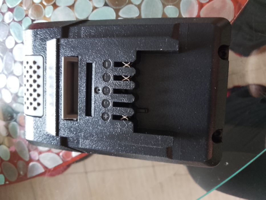 Vând acumulator nou