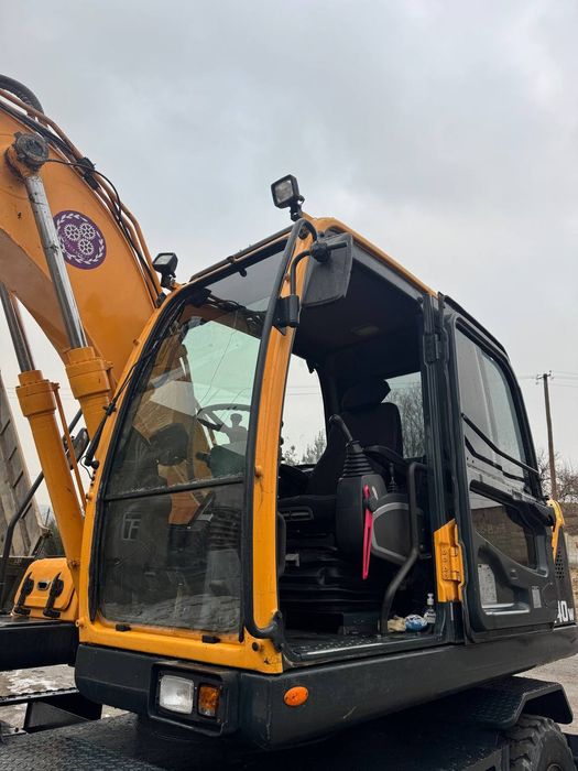 Hyundai 140 Sotiladi