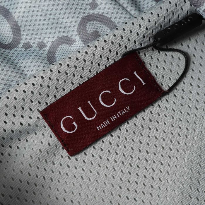 Kurtka Gucci Această haină are o reinterpretare odświeżony