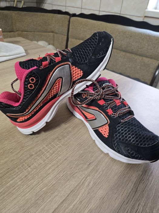 Adidasi pentru alergat