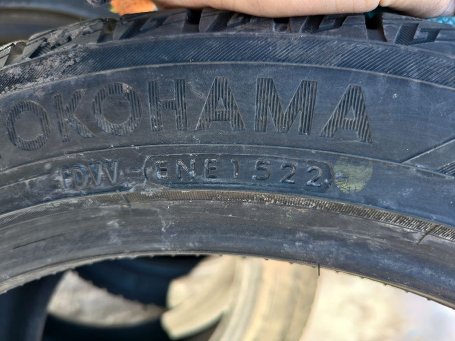 Продам всесезонные шины 235/45/18