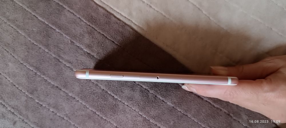 Телефон iPhone 7