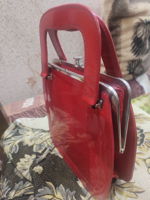 Продаётся стильная женская сумка.