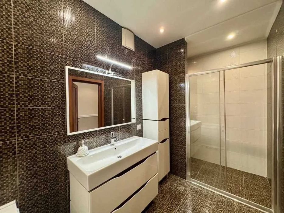 Дава се под наем Тристаен апартамент в София, Център - 90 кв.м за 561 € - Снимка #2