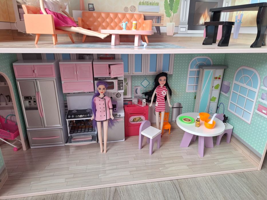 Обзаведена къща за кукли