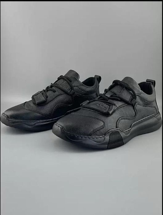 Продаются мужские кроссовки