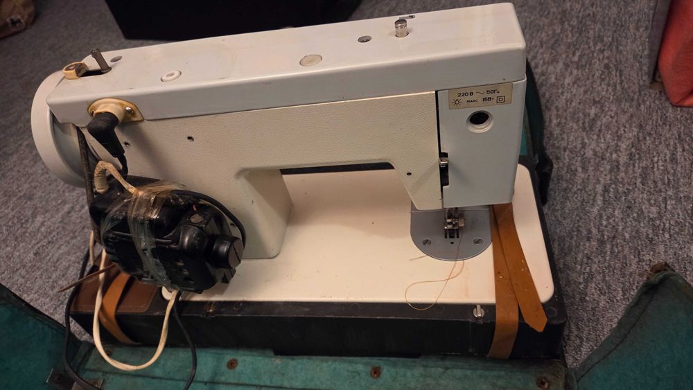Masina cusut electrica ruseasca Chaika 134 cu pedala