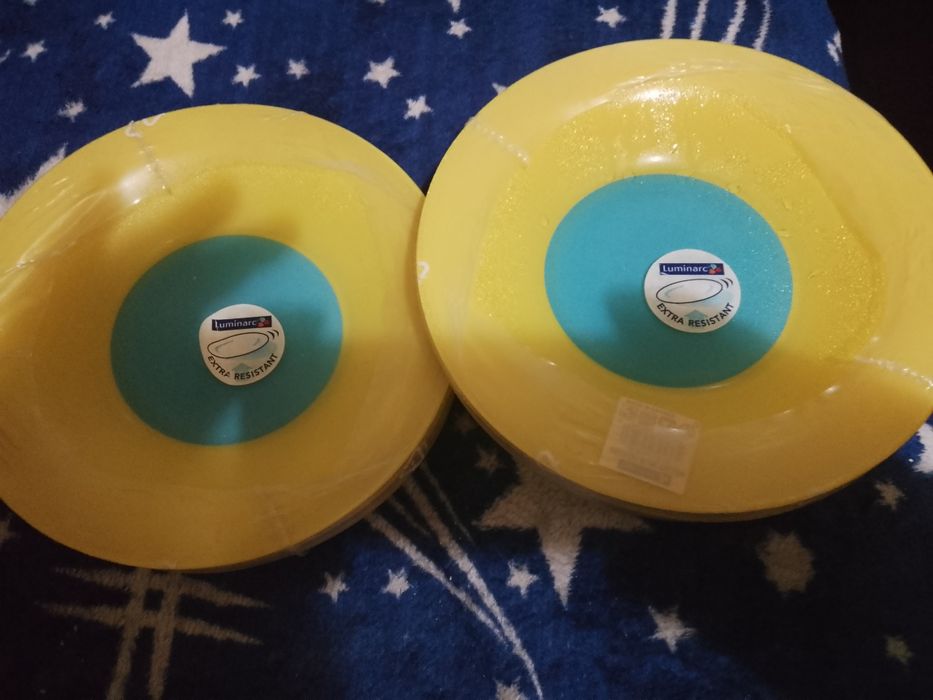 Vând set farfurii adanci