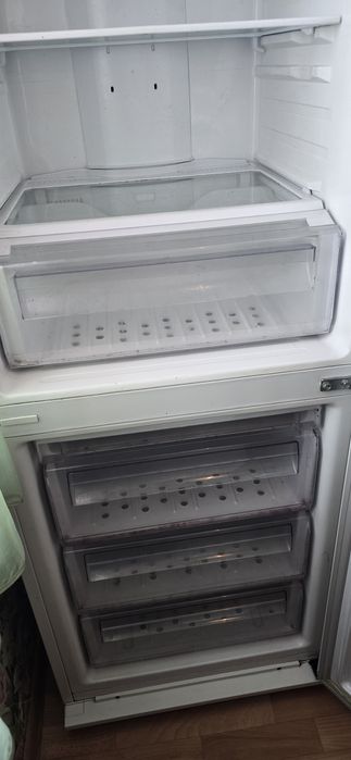 Продам  большой холодильник