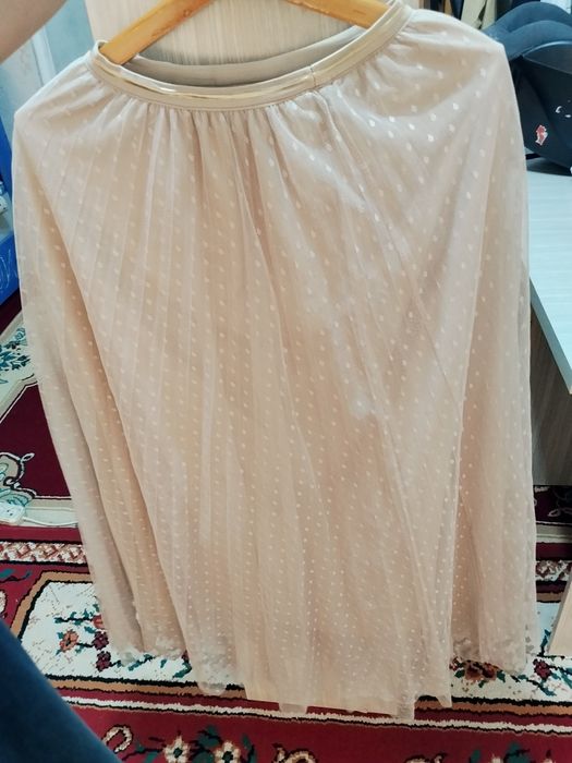Rubashkalar va yubka sotiladi