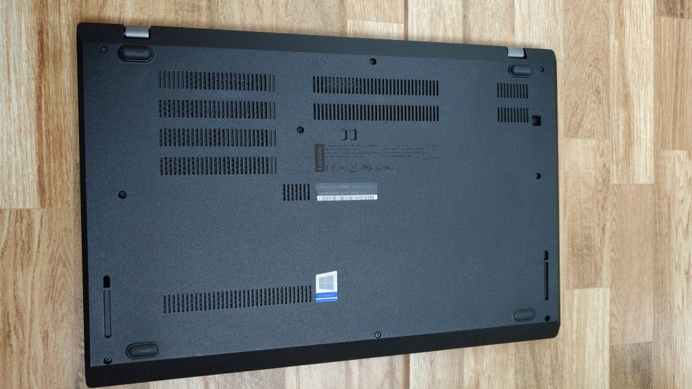 Lenovo Thinkpad L590 / i5 - 8250U / 8 GB RAM / ssd 256 /