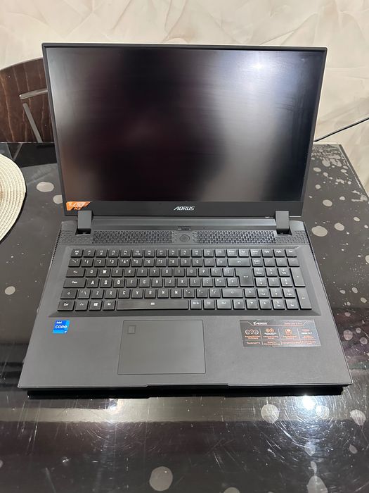 Продавам геймърски лаптоп AORUS 17G KD – i7 / RTX 3060 / 16GB RAM