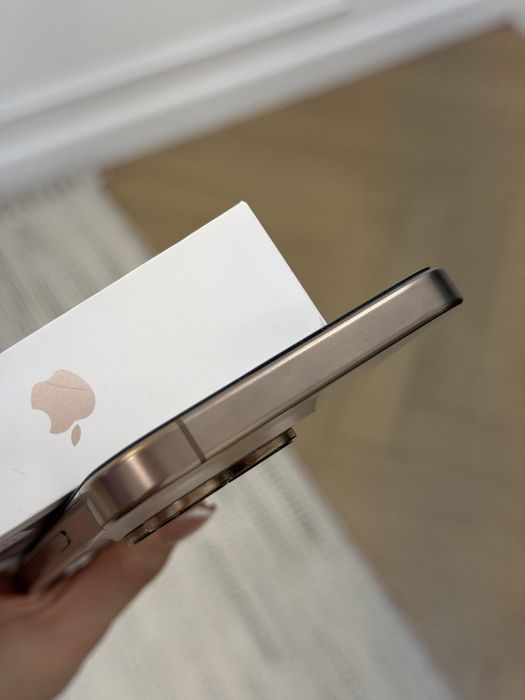 Продам Iphone 16 Pro max 512 gb