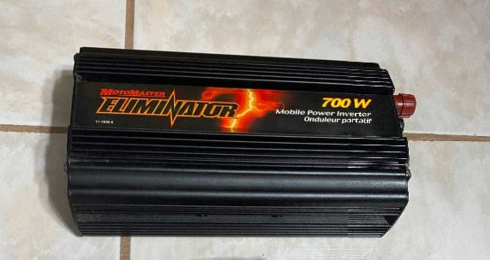 Mobile power invertor Motomaster Eliminator 700w