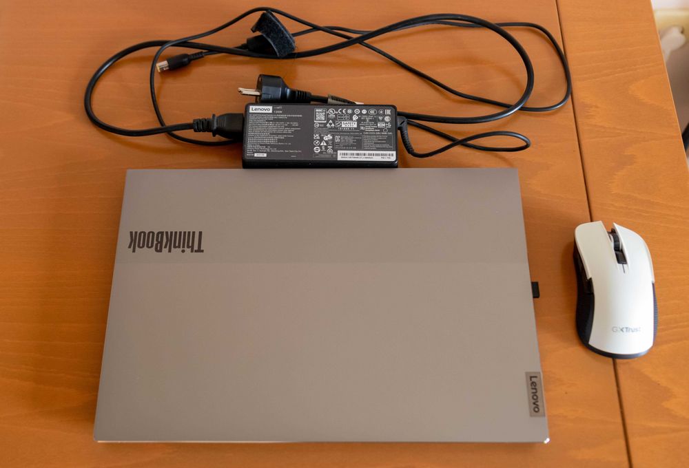 Lenovo ThinkBook 15p – като нов + подарък мишка и чанта !