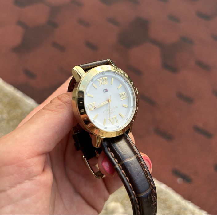 Стилен Tommy Hilfiger часовник
