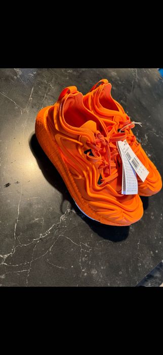 Adidas de designer Stella McCartney light boost