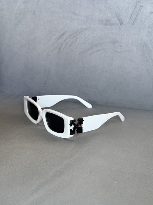 Ochelrai Off White
