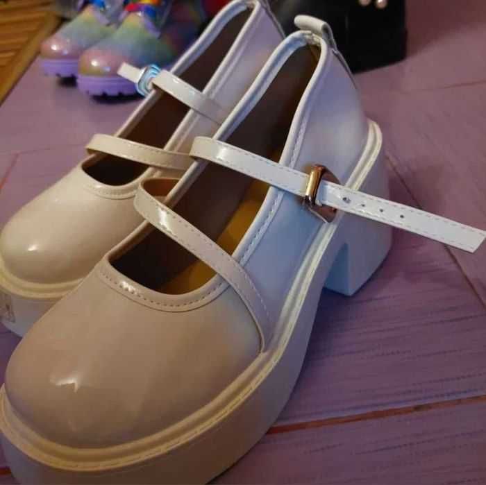 Pantofi casual talpă înaltă în trend