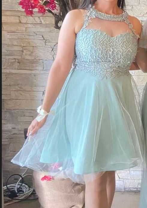 Шаферска рокля в ментово зелено