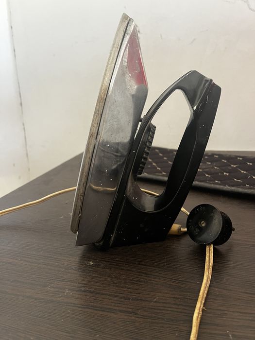 Продам советский утюг