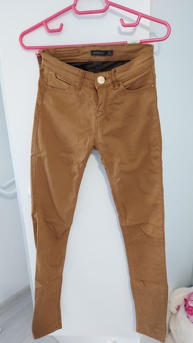 Vand fusta/blugi de la Stradivarius marimea 32