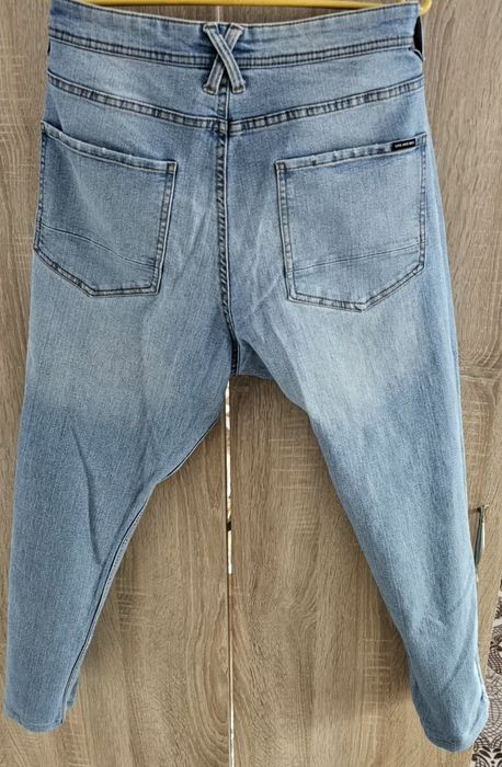 Различни модели дънки