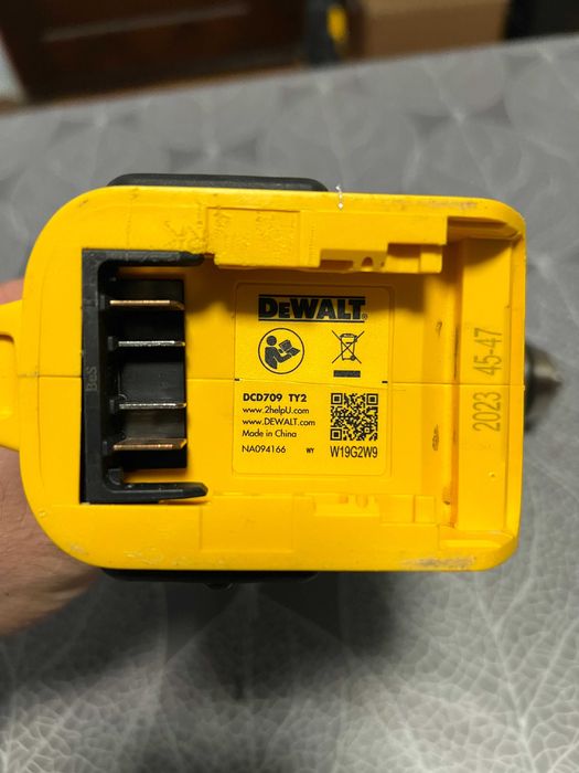 Винтоверт Dewalt DCD709
