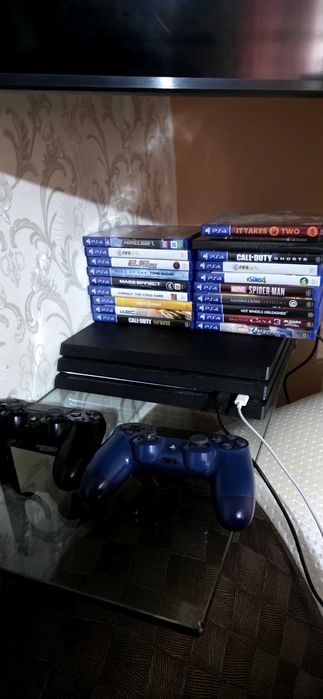 PS 4 pro 1 TB + 6  jocuri + 2 joystick-uri