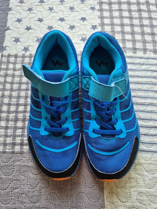 Продавам детски маратонки