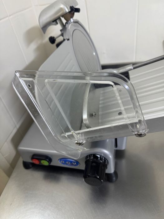 Продам слайсер б/у