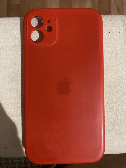 Продам чехол на iphone 11 , б/у